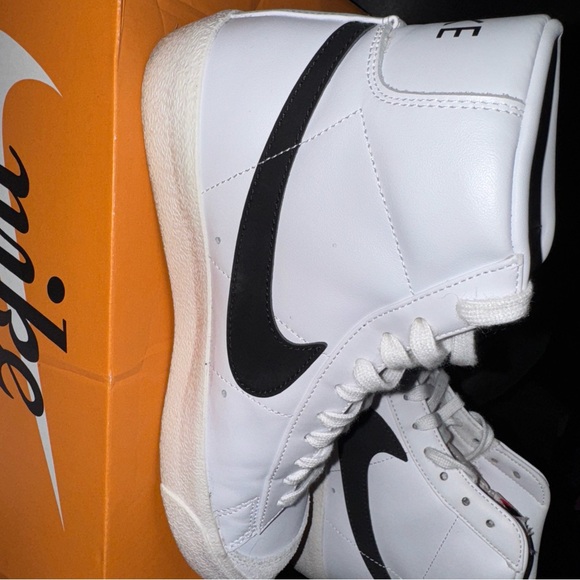 Nike Blazer 77 worn twice. Women’s 8.5 men’s 7 - Picture 4 of 7